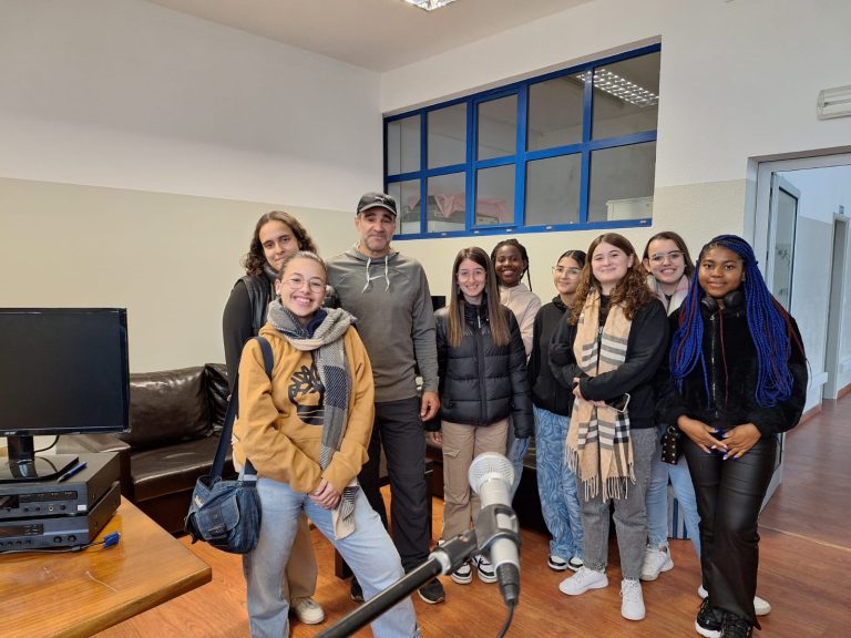VISITA À VFM COM FORMAÇÃO PRÁTICA DE GRAVAÇÃO E EDIÇÃO DE ÁUDIO