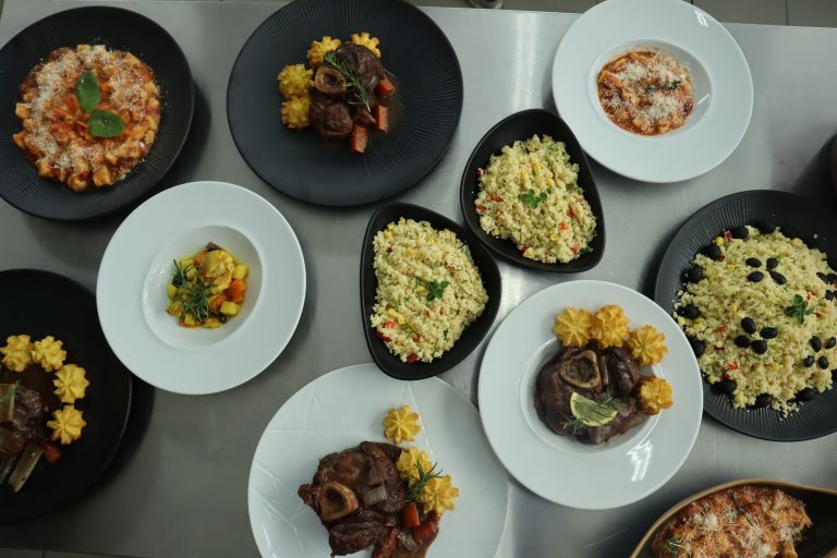 ALUNOS DE COZINHA/PASTELARIA FAZEM UMA VIAGEM GASTRONÓMICA PELO MUNDO