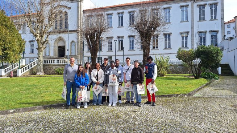 Alunos de Comunicação e Serviço Digital marcam presença na PRP SUMMIT ’25!